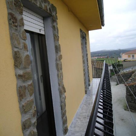 Casa Rural El Carrascal Valdefuentes de Sangusin Bagian luar foto