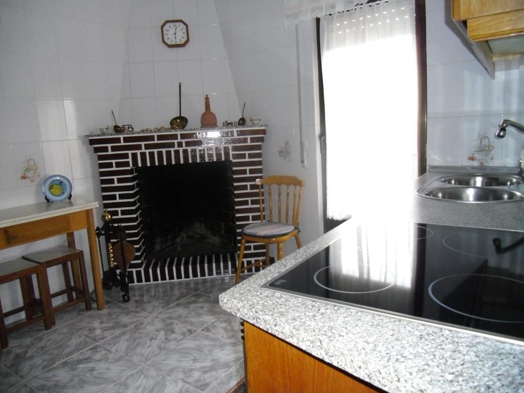 Casa Rural El Carrascal Valdefuentes de Sangusin Bagian luar foto