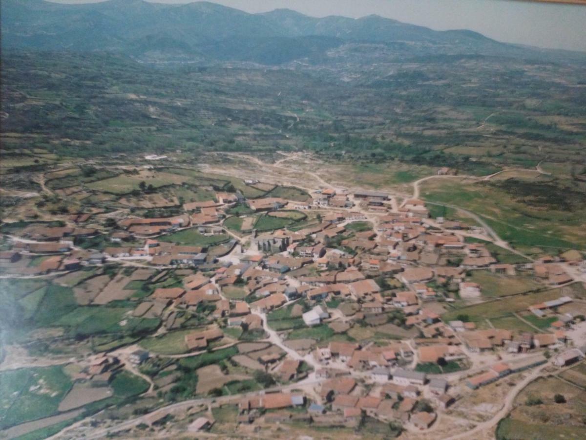 Casa Rural El Carrascal Valdefuentes de Sangusin Bagian luar foto