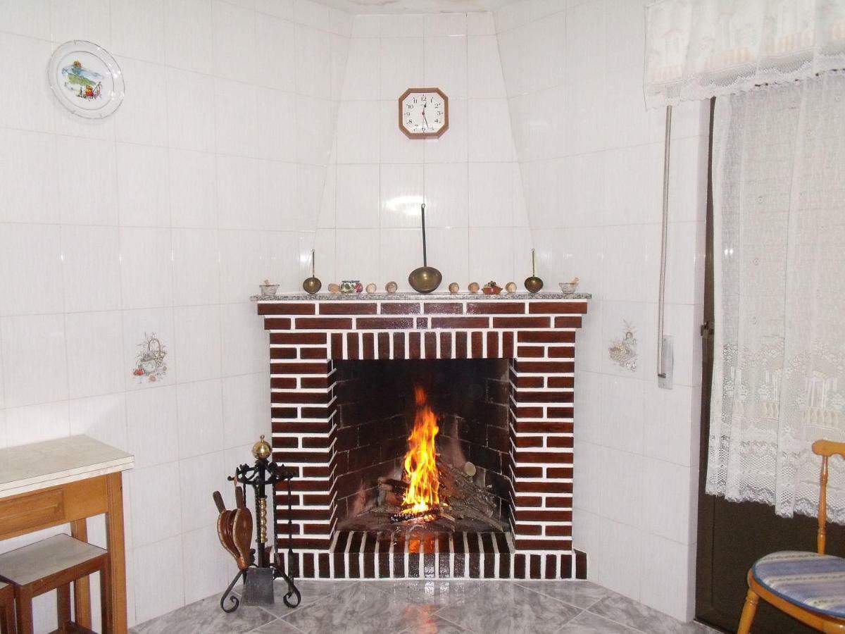Casa Rural El Carrascal Valdefuentes de Sangusin Bagian luar foto