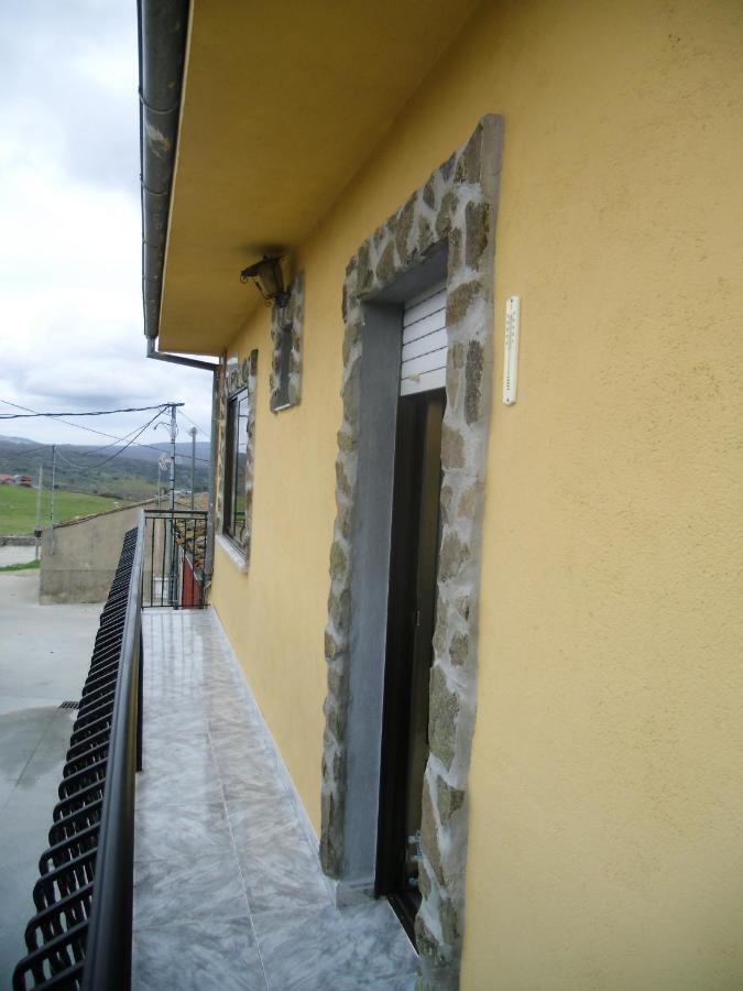 Casa Rural El Carrascal Valdefuentes de Sangusin Bagian luar foto